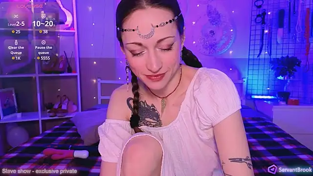 Snapshot of ServantBrook chatting on 02.18.25 ServantBrook online show from 02.18.25