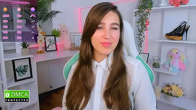 Snapshot of _Eliizabeth_ chatting on 10.18.25 Eliizabeth online show from 10.18.25