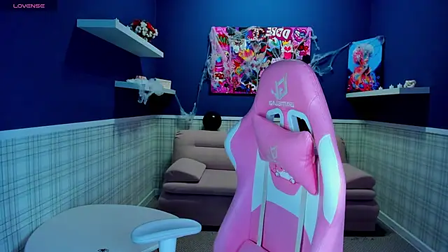 Snapshot of Lexi_Split chatting on 10.30.25 Lexi Split online show from 10.30.25