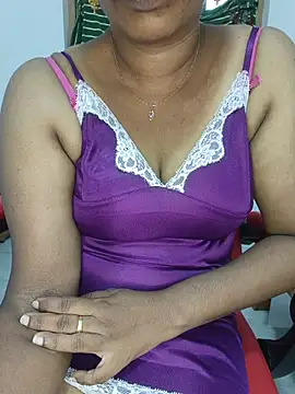 Snapshot of Malluivaniya chatting on 11.07.25 Malluivaniya online show from 11.07.25