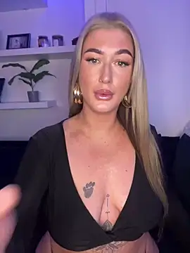 Snapshot of MissyLeeX chatting on 01.04.25 MissyLeeX online show from 01.04.25