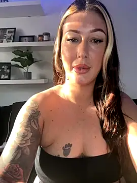 Snapshot of MissyLeeX chatting on 10.05.25 MissyLeeX online show from 10.05.25