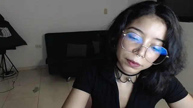 Snapshot of Putaku_San chatting on 11.19.25 Putaku San online show from 11.19.25