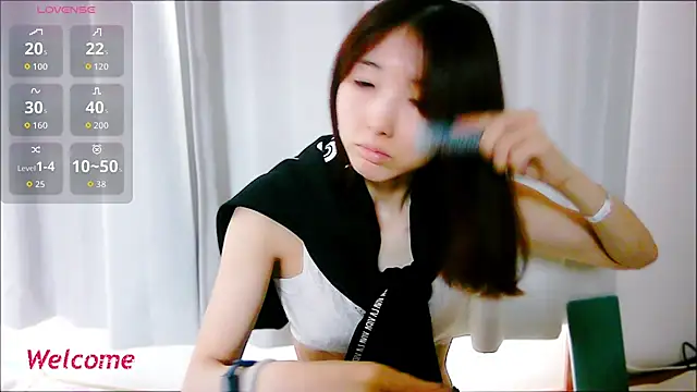 Love me Eri  online show from 10.06.25