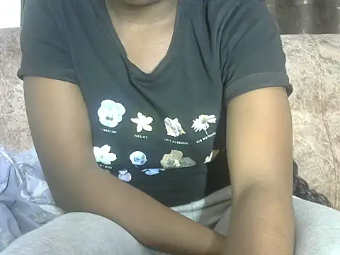 Snapshot of AurelAda chatting on 09.17.25 AurelAda online show from 09.17.25