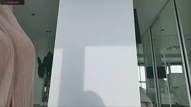 Snapshot of wowEva chatting on 03.16.25 wowEva online show from 03.16.25