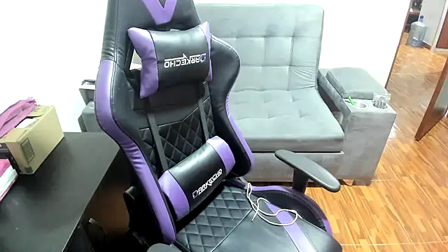 Snapshot of LuisaReyes_2911 chatting on 01.26.25 LuisaReyes 2911 online show from 01.26.25