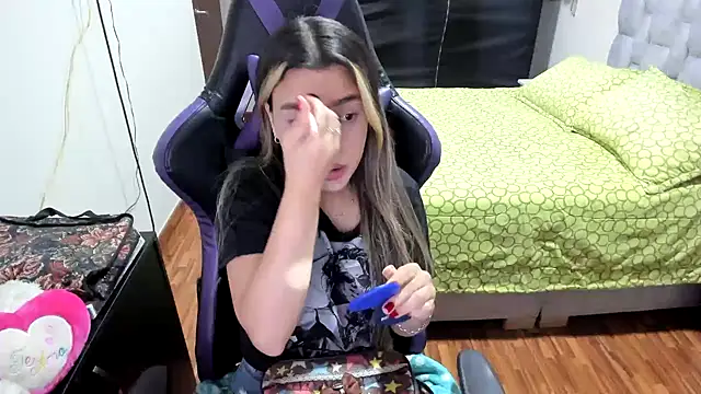 Snapshot of LuisaReyes_2911 chatting on 10.25.25 LuisaReyes 2911 online show from 10.25.25