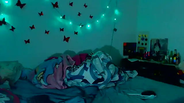 AmaraRoberts420 online show from 12.18.24