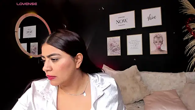 Snapshot of silvia_lane chatting on 02.20.25 silvia lane online show from 02.20.25