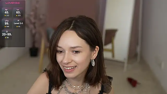 Snapshot of VivianLy_ chatting on 01.03.25 VivianLy online show from 01.03.25