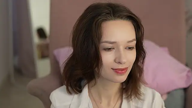 Snapshot of VivianLy_ chatting on 01.19.25 VivianLy online show from 01.19.25