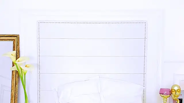 NaomiYuu online show from 02.28.25