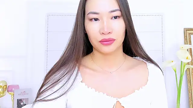 NaomiYuu online show from 03.19.25