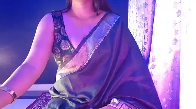 Snapshot of janifer001 chatting on 12.08.24 janifer001 online show from 12.08.24