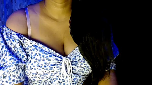 Snapshot of janifer001 chatting on 10.13.25 janifer001 online show from 10.13.25