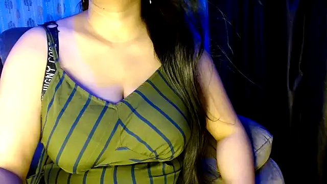 Snapshot of janifer001 chatting on 10.16.25 janifer001 online show from 10.16.25