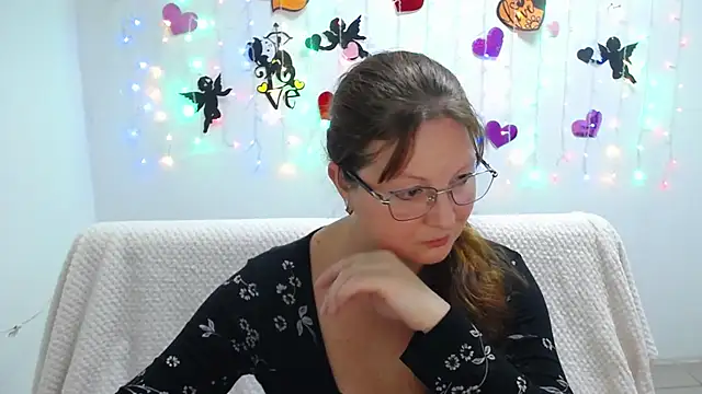 VanessaHotts online show from 02.26.25