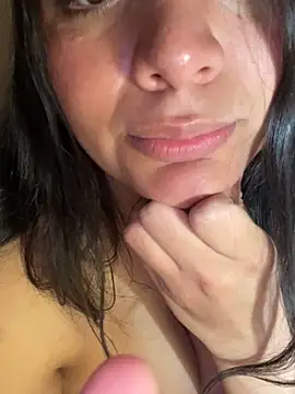 Snapshot of BustiBunny69 chatting on 02.27.25 BustiBunny69 online show from 02.27.25