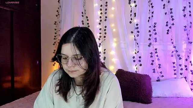 Snapshot of Mey_moon chatting on 12.11.24 Mey moon online show from 12.11.24