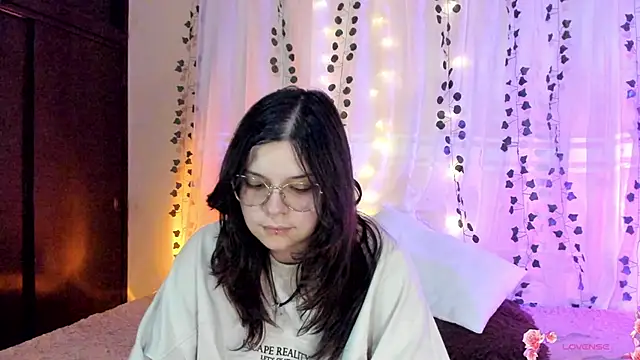 Snapshot of Mey_moon chatting on 12.11.24 Mey moon online show from 12.11.24