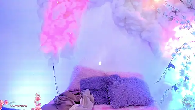 Snapshot of Mey_moon chatting on 01.27.25 Mey moon online show from 01.27.25