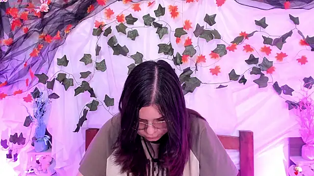 Snapshot of Mey_moon chatting on 02.06.25 Mey moon online show from 02.06.25