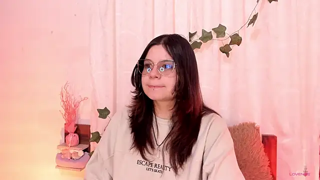 Snapshot of Mey_moon chatting on 02.13.25 Mey moon online show from 02.13.25