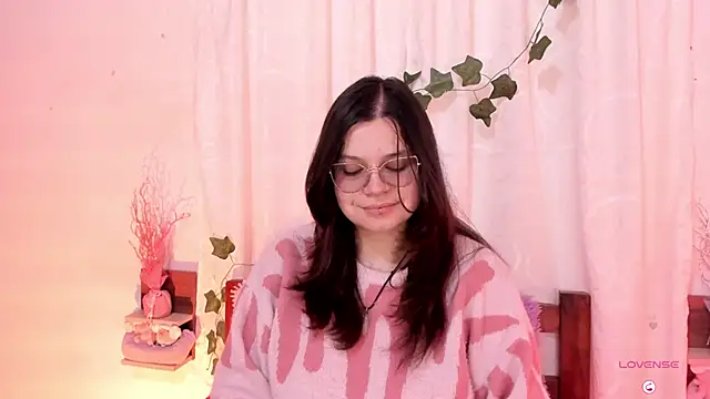 Snapshot of Mey_moon chatting on 02.18.25 Mey moon online show from 02.18.25