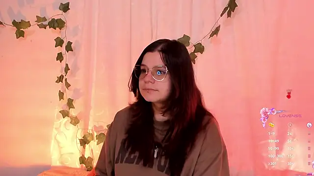 Snapshot of Mey_moon chatting on 03.21.25 Mey moon online show from 03.21.25