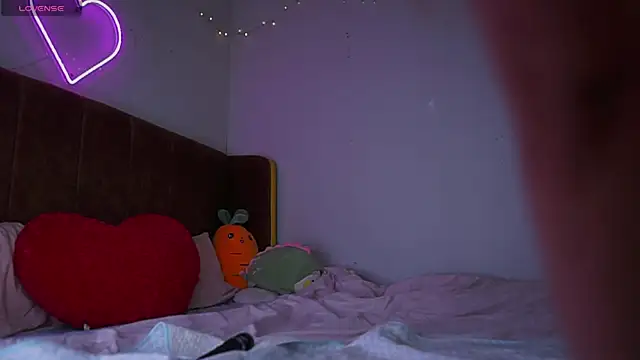 laybunny1 online show from 10.29.25