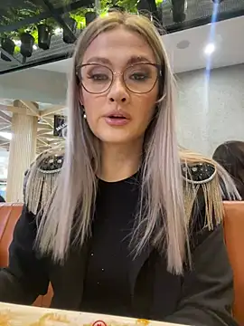 Snapshot of IsabellaDeRosa chatting on 12.26.24 IsabellaDeRosa online show from 12.26.24
