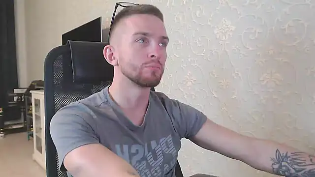 Snapshot of Marselle_Laker chatting on 12.24.24 Marselle Laker online show from 12.24.24