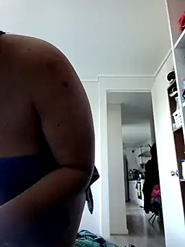 Snapshot of Morenitha-XXX chatting on 10.15.25 Morenitha-XXX online show from 10.15.25