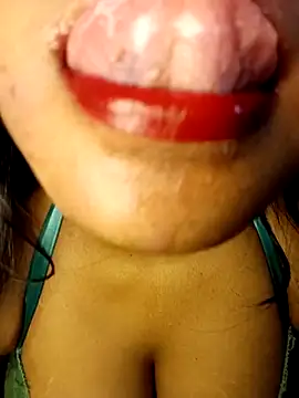 Snapshot of Hotlisa chatting on 11.26.25 Hotlisa online show from 11.26.25