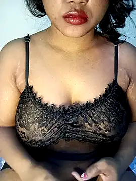 Snapshot of Hotlisa chatting on 11.29.25 Hotlisa online show from 11.29.25