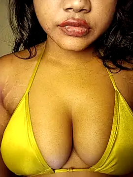 Snapshot of Hotlisa chatting on 12.03.25 Hotlisa online show from 12.03.25