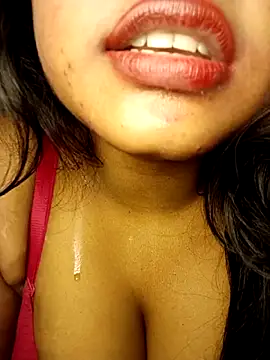 Snapshot of Hotlisa chatting on 12.04.25 Hotlisa online show from 12.04.25