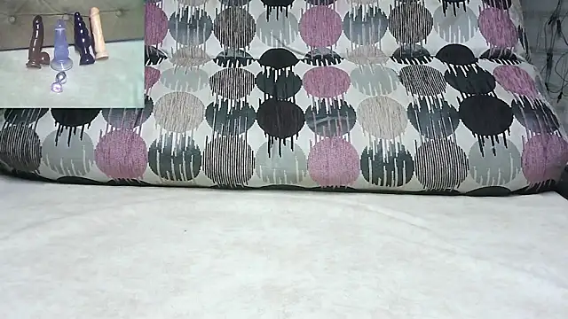 Snapshot of SladkiYA chatting on 09.22.25 SladkiYA online show from 09.22.25