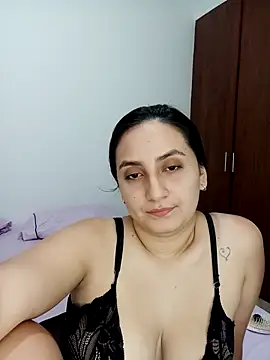 Snapshot of Angeelus2 chatting on 10.10.25 Angeelus2 online show from 10.10.25