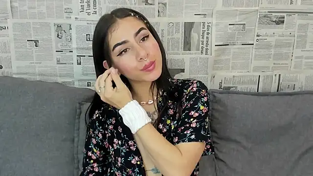 Snapshot of Mhelanny2 chatting on 12.14.24 Mhelanny2 online show from 12.14.24
