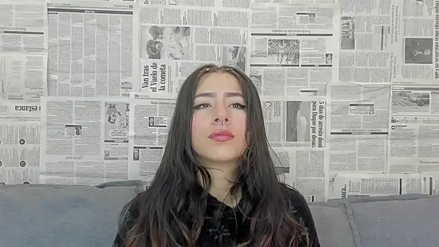Snapshot of Mhelanny2 chatting on 12.22.24 Mhelanny2 online show from 12.22.24