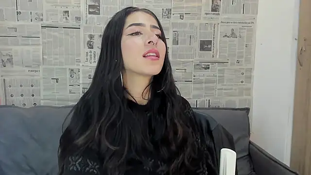 Snapshot of Mhelanny2 chatting on 01.12.25 Mhelanny2 online show from 01.12.25