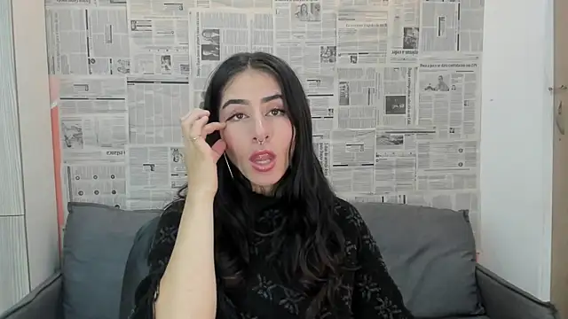 Snapshot of Mhelanny2 chatting on 01.12.25 Mhelanny2 online show from 01.12.25