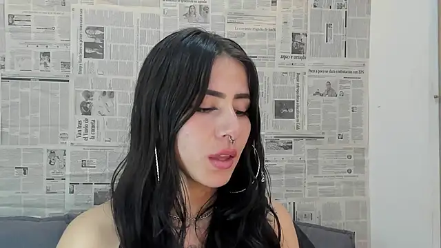 Snapshot of Mhelanny2 chatting on 01.12.25 Mhelanny2 online show from 01.12.25