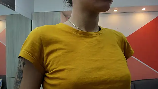 Snapshot of Mhelanny2 chatting on 10.01.25 Mhelanny2 online show from 10.01.25
