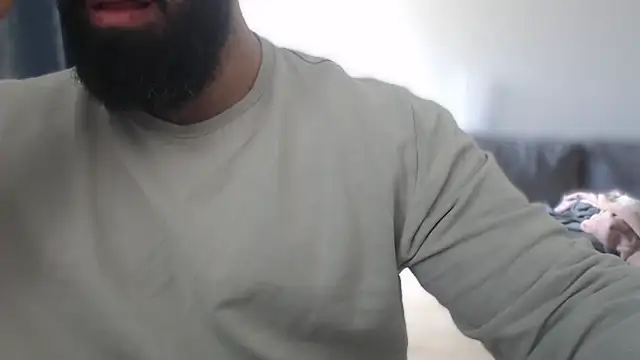 Snapshot of hugemachohandsome chatting on 10.18.25 hugemachohandsome online show from 10.18.25