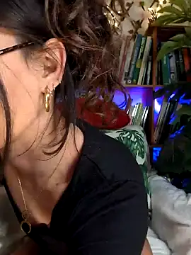 Snapshot of Naughty-Jessie chatting on 01.28.25 Naughty-Jessie online show from 01.28.25