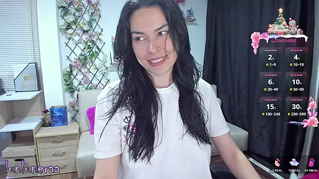 Snapshot of Lunlunera chatting on 01.08.25 Lunlunera online show from 01.08.25