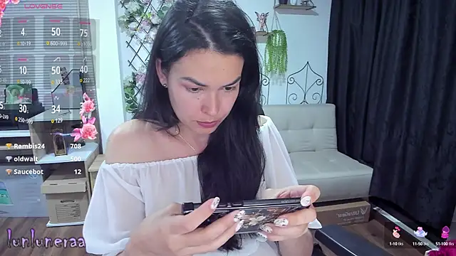 Snapshot of Lunlunera chatting on 03.12.25 Lunlunera online show from 03.12.25